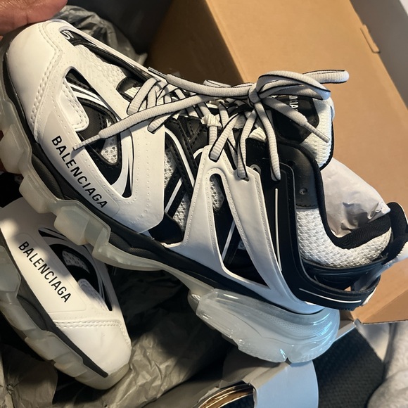 Balenciaga trainers black and white. Mint condition, like new. Wore twice. - Picture 3 of 5